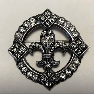 Fleur-de-lis silver pin with crystals